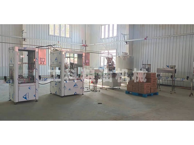 核桃油灌裝設(shè)備安裝現(xiàn)場(chǎng)